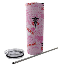 Cargar imagen en el visor de la galería, Vaso de camuflaje rosa para enfermera RN con pajita de acero inoxidable, 20 oz
